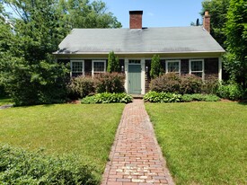 121 Pleasant St, Unit Main House in Middleboro, MA - Building Photo