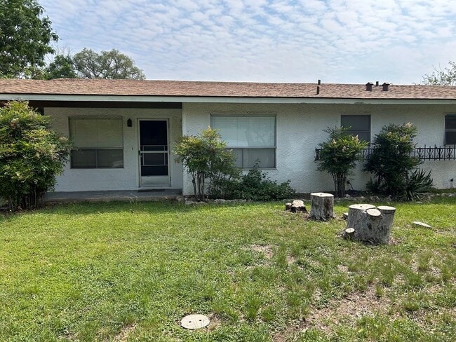 103 Poco Vista Dr S in Kerrville, TX - Building Photo - Building Photo