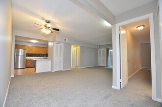 710 Twin Circle Dr in South Windsor, CT - Building Photo - Building Photo