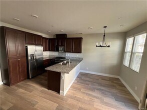 40272 Calle Real in Murrieta, CA - Foto de edificio - Building Photo