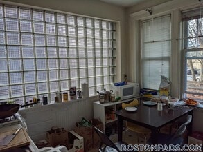726 Washington St in Brookline, MA - Foto de edificio - Building Photo