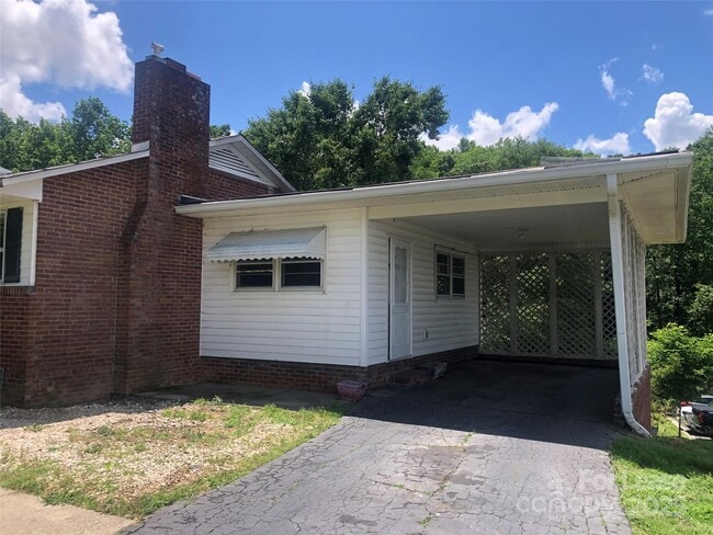 225 N Generals Blvd in Lincolnton, NC - Building Photo - Building Photo
