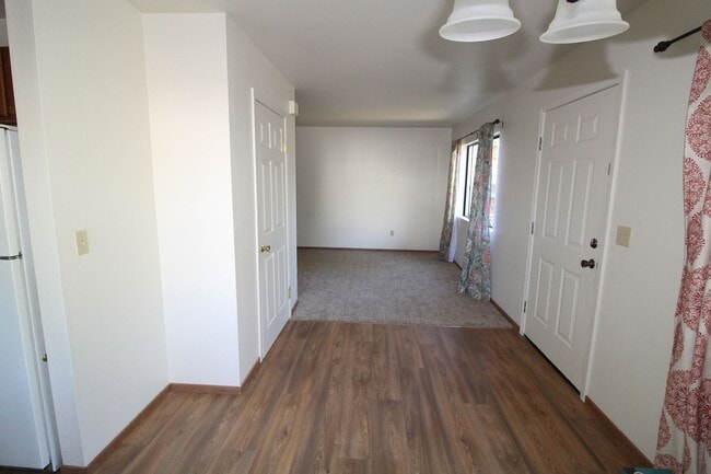 390 Sunnyslope Rd in Petaluma, CA - Building Photo - Building Photo