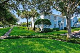 4985 Cobia Dr SE in St. Petersburg, FL - Building Photo - Building Photo