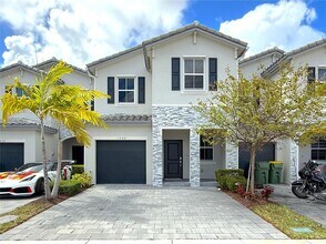 1060 SE 26th Ter in Homestead, FL - Building Photo - Building Photo