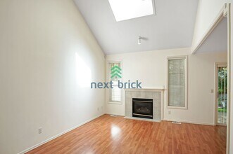 11210 Slater Ave NE in Kirkland, WA - Building Photo - Building Photo