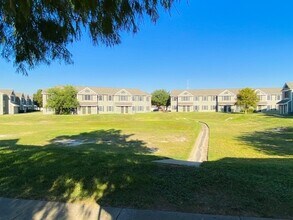 Saddlewood Club in Bryan, TX - Foto de edificio - Building Photo