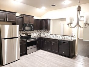 103 Frio River Trl in Hutto, TX - Building Photo - Building Photo