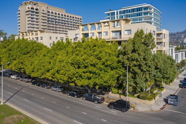 Burton Plaza..Gorgeous Newly Remodeled Studio..Prime Location! in Los Angeles, CA - Building Photo - Building Photo