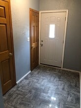 107 Fletcher Dr in Clear Lake, IA - Building Photo - Building Photo