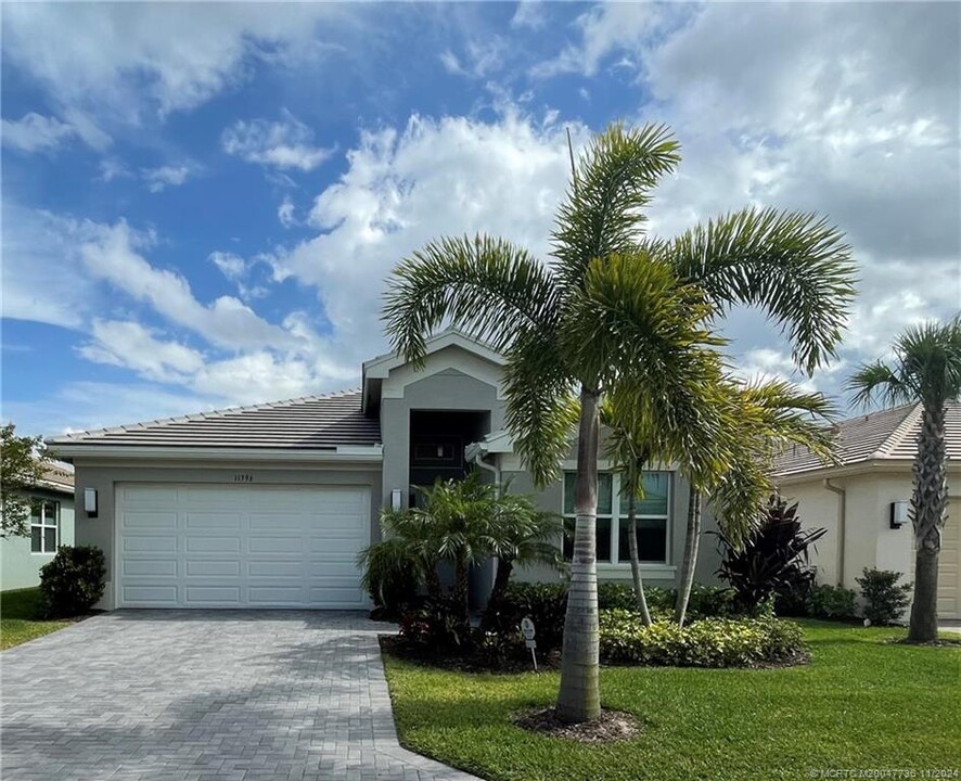 11396 SW Willow Ln in Port St. Lucie, FL - Building Photo