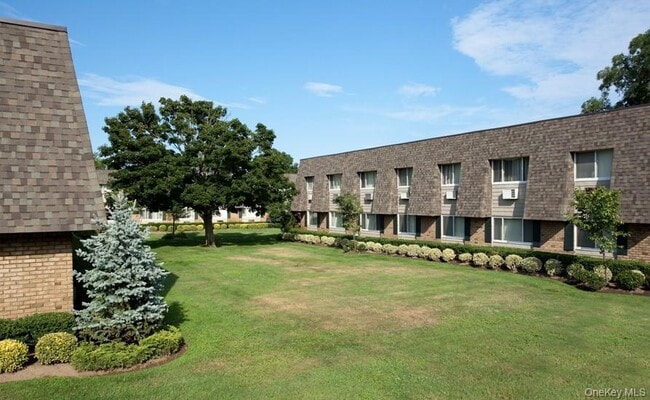 property at 475 Little East Neck Rd