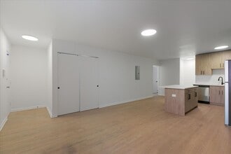 7357 N Winchester Ave in Chicago, IL - Building Photo - Building Photo