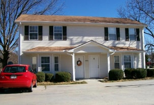 16-18 Fieldale Rd in Toccoa, GA - Building Photo