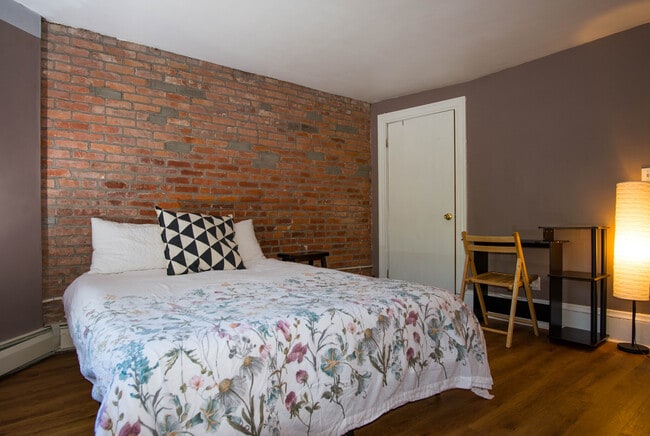 68 Hammond St, Unit T in Boston, MA - Foto de edificio - Building Photo