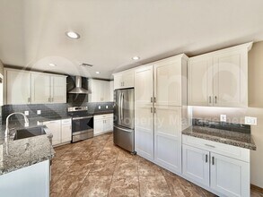 535 W Sweetwater Ave in Phoenix, AZ - Building Photo - Building Photo