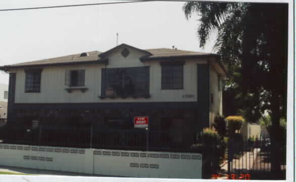 13560 Victory Blvd in Van Nuys, CA - Building Photo - Building Photo