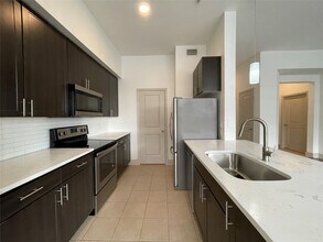 2222 Smith St in Houston, TX - Foto de edificio - Building Photo