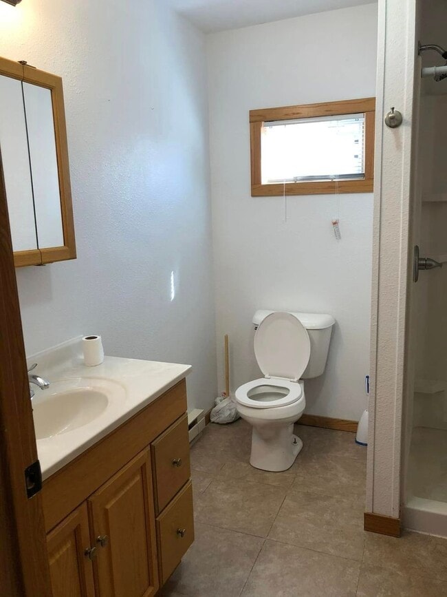 422 2nd St SW in Dickinson, ND - Building Photo - Building Photo