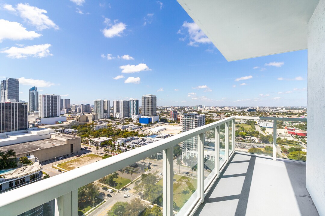 1900 N Bayshore Dr, Unit 2611 in Miami, FL - Building Photo