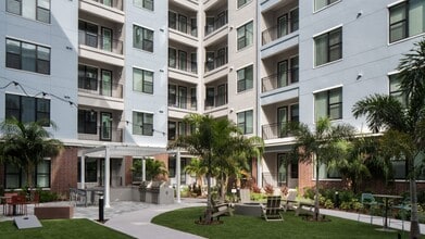 7th & Oak in Tampa, FL - Foto de edificio - Building Photo