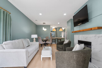 768 Southwest Dr, Unit Posh At the Point in Davidson, NC - Foto de edificio - Building Photo