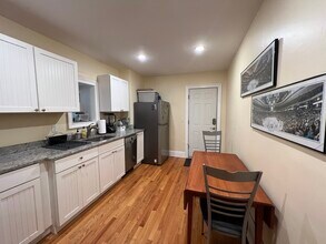 41 Cross St, Unit A in Somerville, MA - Building Photo - Building Photo