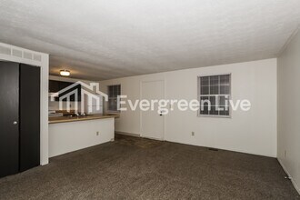 7665 Pomeranian Dr in Dayton, OH - Building Photo - Building Photo