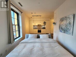 5 St Joseph St in Toronto, ON - Building Photo - Building Photo