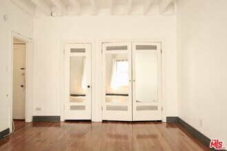 2121 James M Wood Blvd in Los Angeles, CA - Building Photo - Building Photo