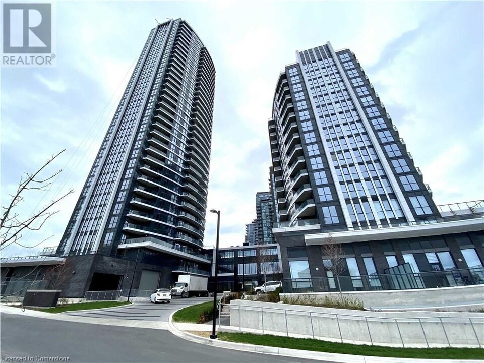 35 Watergarden Dr in Mississauga, ON - Building Photo