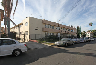 5420 Russell Ave in Los Angeles, CA - Building Photo - Building Photo