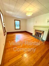 323 Pelham Rd in Amherst, MA - Building Photo - Building Photo