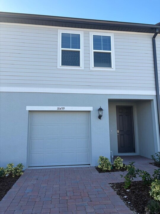 16439 Happy Eagle Dr in Clermont, FL - Building Photo