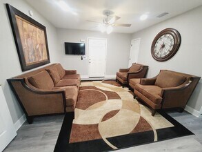 1906 Karen Ln in Tallahassee, FL - Building Photo - Building Photo