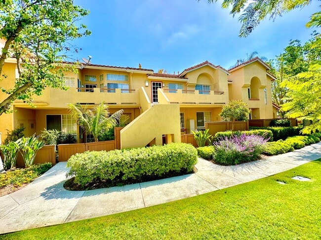 property at 22 Alicante Aisle