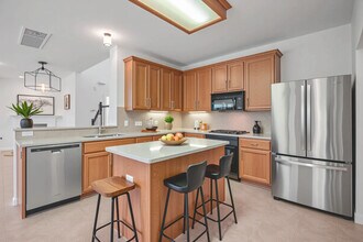 10812 Casitas Dr in Austin, TX - Foto de edificio - Building Photo