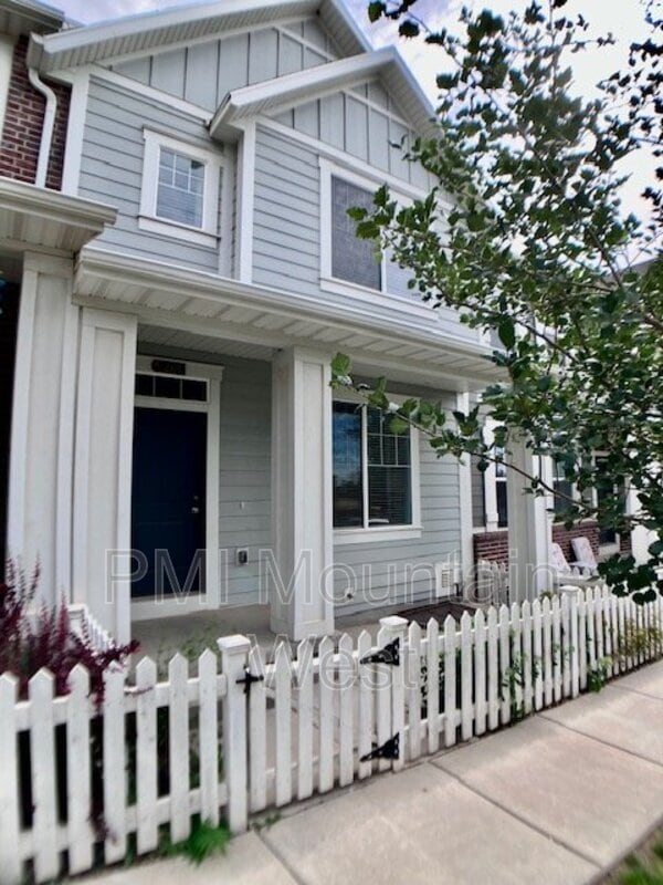 269 E Ellen Ln in North Salt Lake, UT - Building Photo - Building Photo