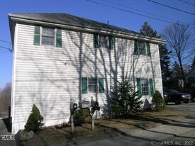 4 Terre Haute Rd in Danbury, CT - Building Photo