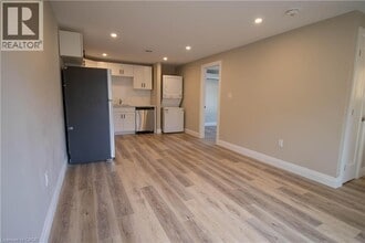 539 Woodlawn Rd in Welland, ON - Building Photo - Building Photo