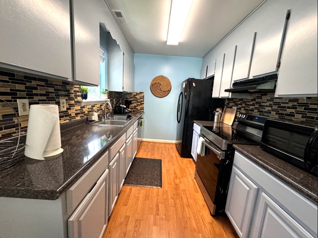 Room in House on Lancaster St in Durham, NC - Building Photo - Building Photo