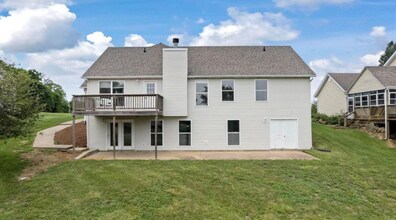 470 Pleasant Lake Dr in Jackson, MO - Foto de edificio - Building Photo