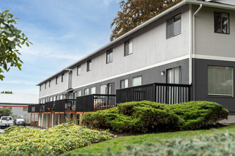 Lakeview Townhomes in Lake Stevens, WA - Building Photo - Building Photo