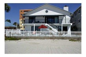 18310 Sunset Blvd in Redington Shores, FL - Building Photo