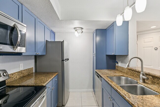 5112 Conroy Rd in Orlando, FL - Building Photo - Building Photo