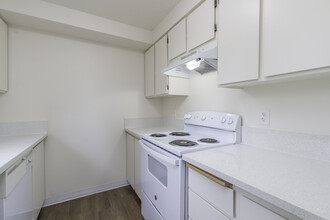 Brookwood Firs Apartments in Hillsboro, OR - Building Photo - Interior Photo