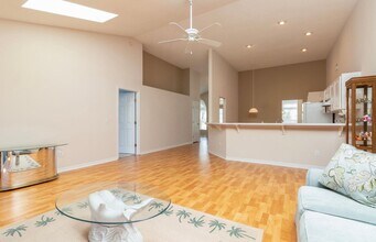 220 Hollowbrook Cir in Daytona Beach, FL - Building Photo - Building Photo