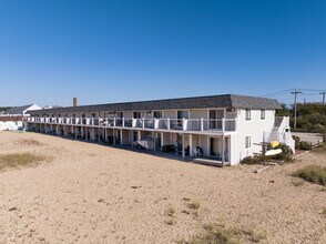 16 Navy Rd in Montauk, NY - Foto de edificio - Building Photo