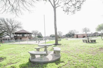 7237 Cook Rd in Houston, TX - Building Photo - Building Photo