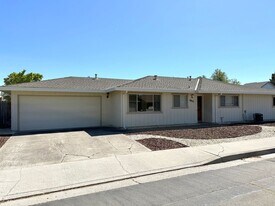 6821 Gloria Dr in Sacramento, CA - Building Photo